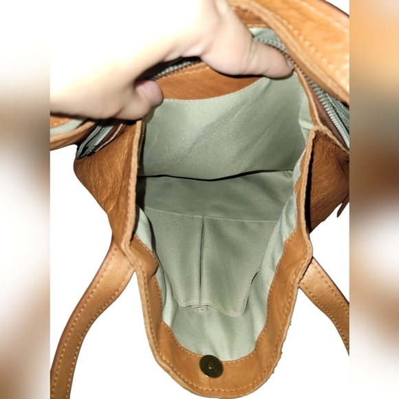 American Leather Co Triple Entry Zippered and Snap Shoulder Bag Tan - Picture 8 of 11